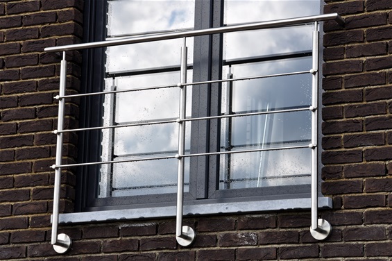 Fenêtre et châssis inox