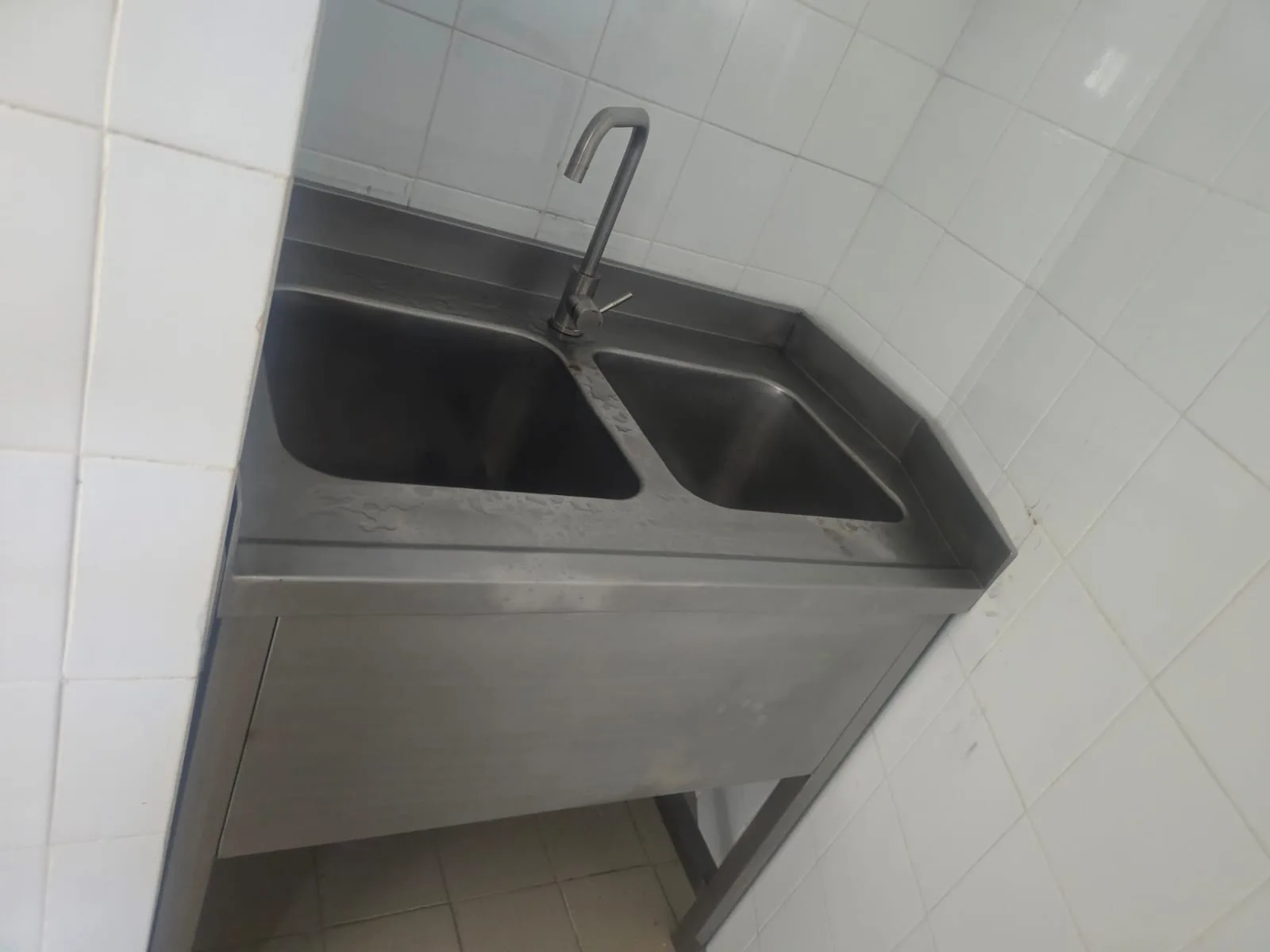 Meubles et cuisine professionnelle en inox